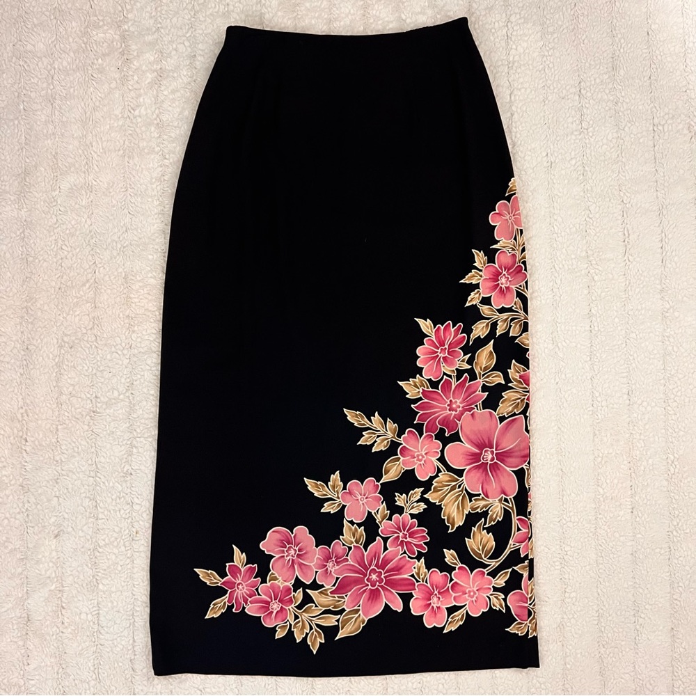 Vintage A Byer floral maxi skirt with a back slit 🌸
